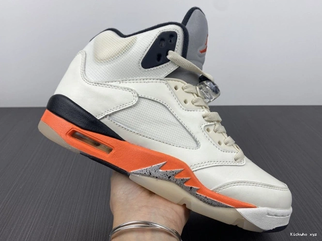 Total Jordan Orange Retro DC1060-100 5 0613